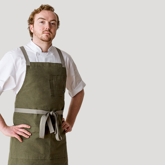 Reluctant Threads Classic Bib Chef Aprons, for men and women. Top quality. Best Reviews. Restaurants and hotels. Affordable.
