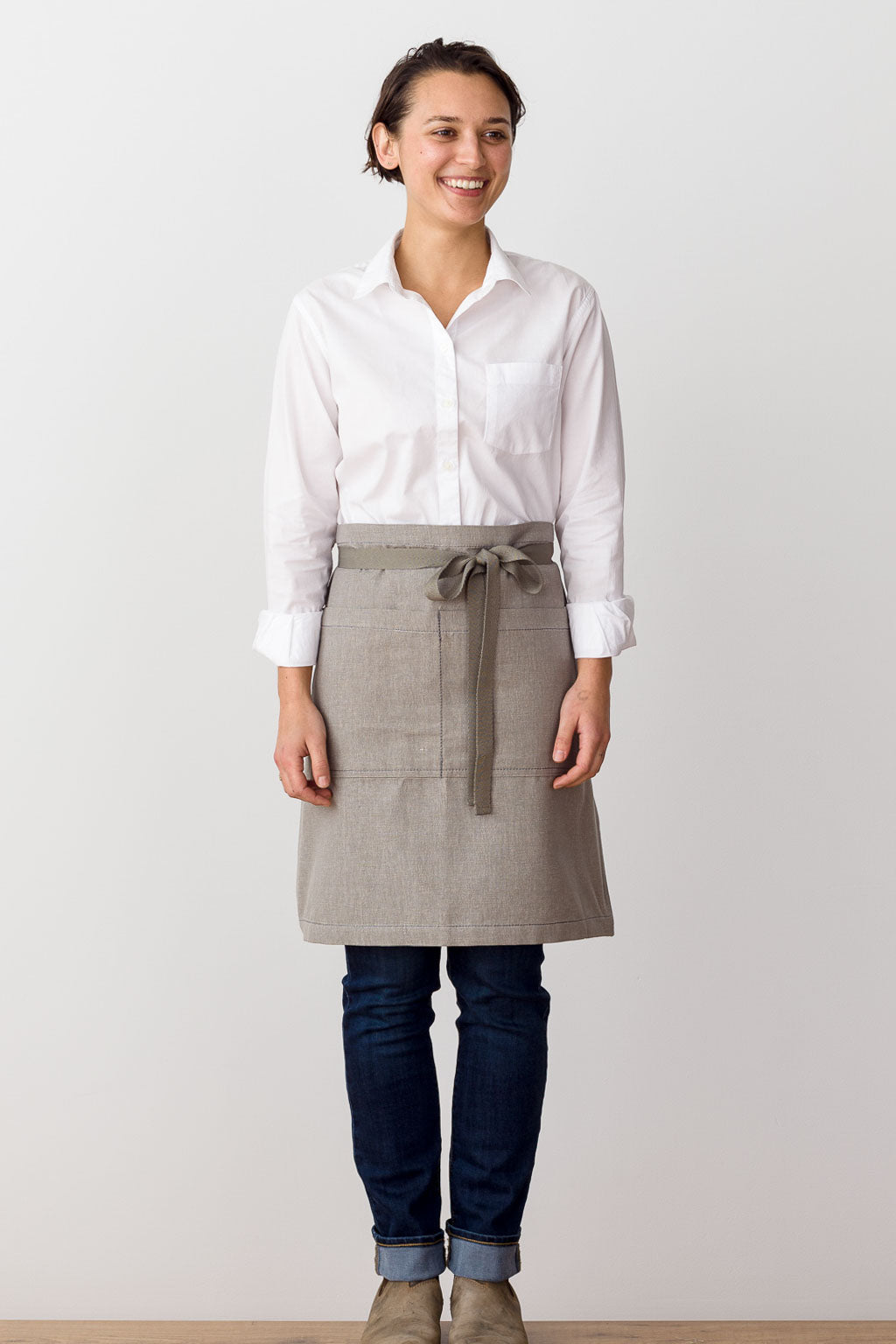 Bistro Middly Aprons
